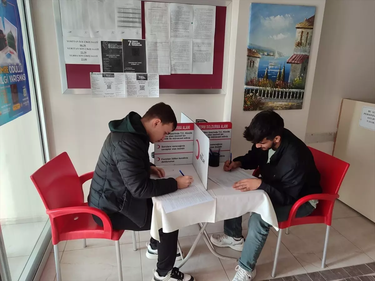 Edirne'de Genç Gönüllüler Kan Bağışı Kampanyasıyla Sağlık İçin Bir Araya Geldi