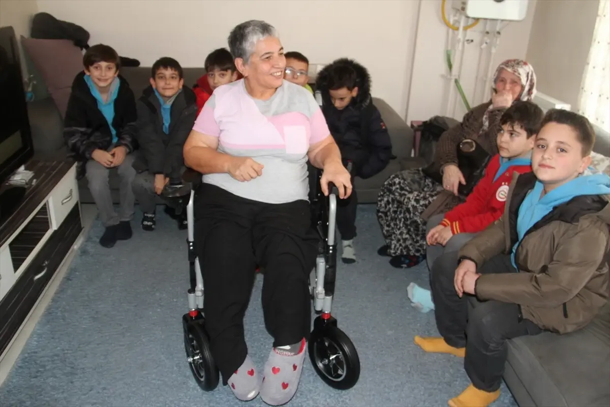 Beyşehir’de Gazi İlkokulu’ndan Engelli Çocuğa Sürpriz: Akülü Araç
