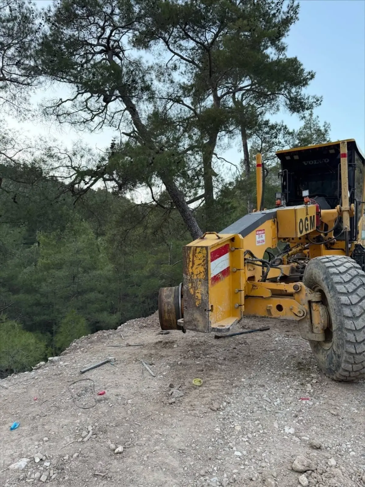 Eğirdir'de İş Makinesi Kazası: Kadın Uçuruma Düşerek Hayatını Kaybetti