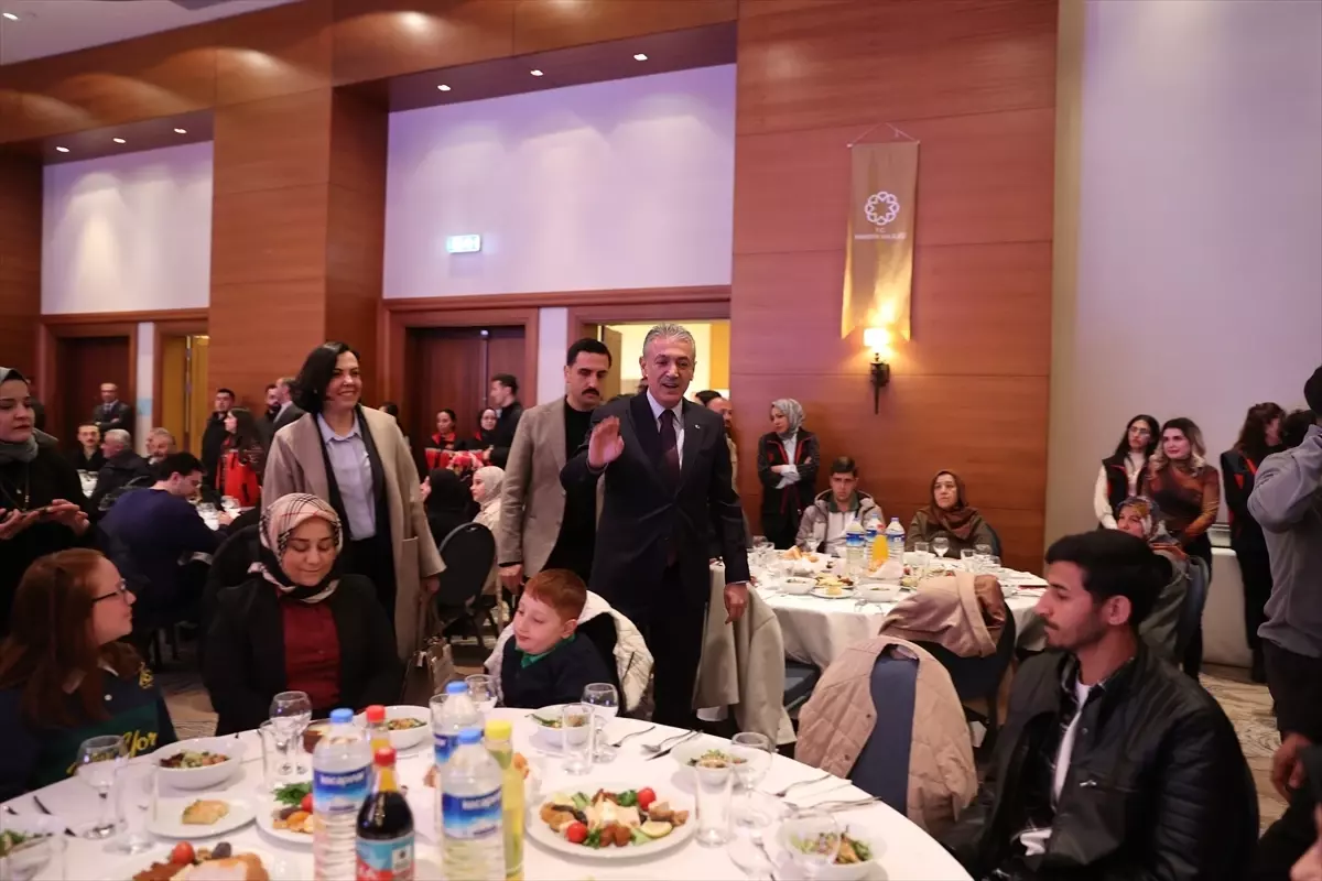 Mardin Valisi Akkoyun'dan Yetim Çocuklarla Sevgi Dolu İftar