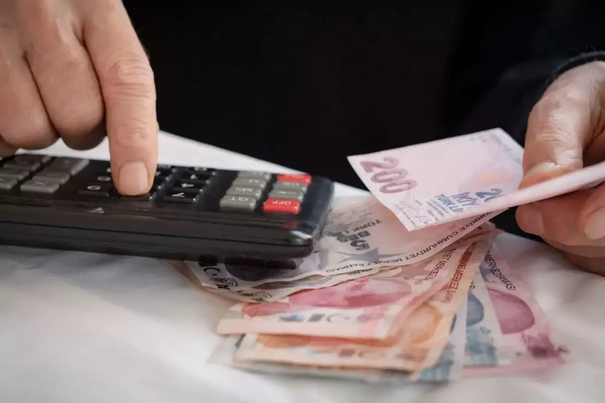 Memurların Bayram İkramiyesi Talebi: Emeklilerle Aynı Hak İçin Mücadele