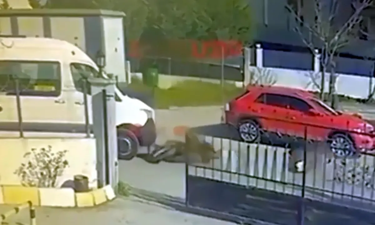 Çorlu’da Okul Servisi ve Motosiklet Çarpıştı: 2 Yaralı