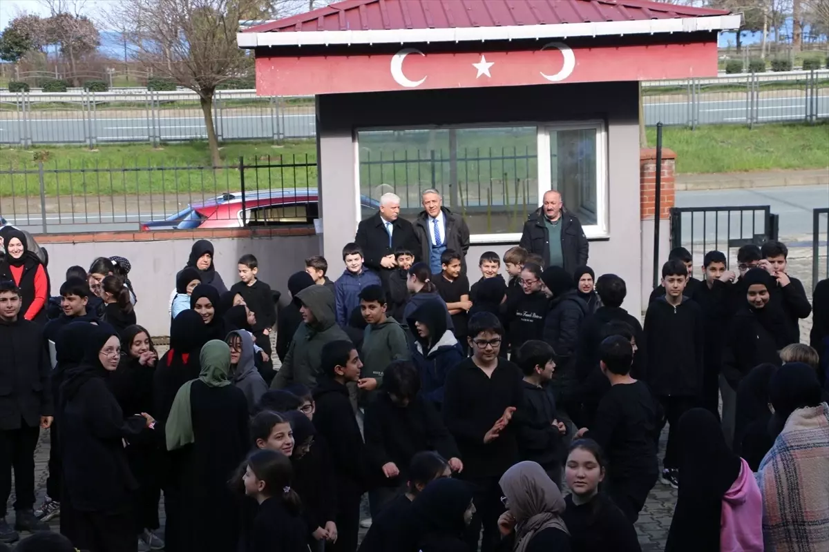 Trabzon’da Okullarda Deprem Tatbikatı Gerçekleştirildi: Öğrenciler Bilinçlendiriliyor