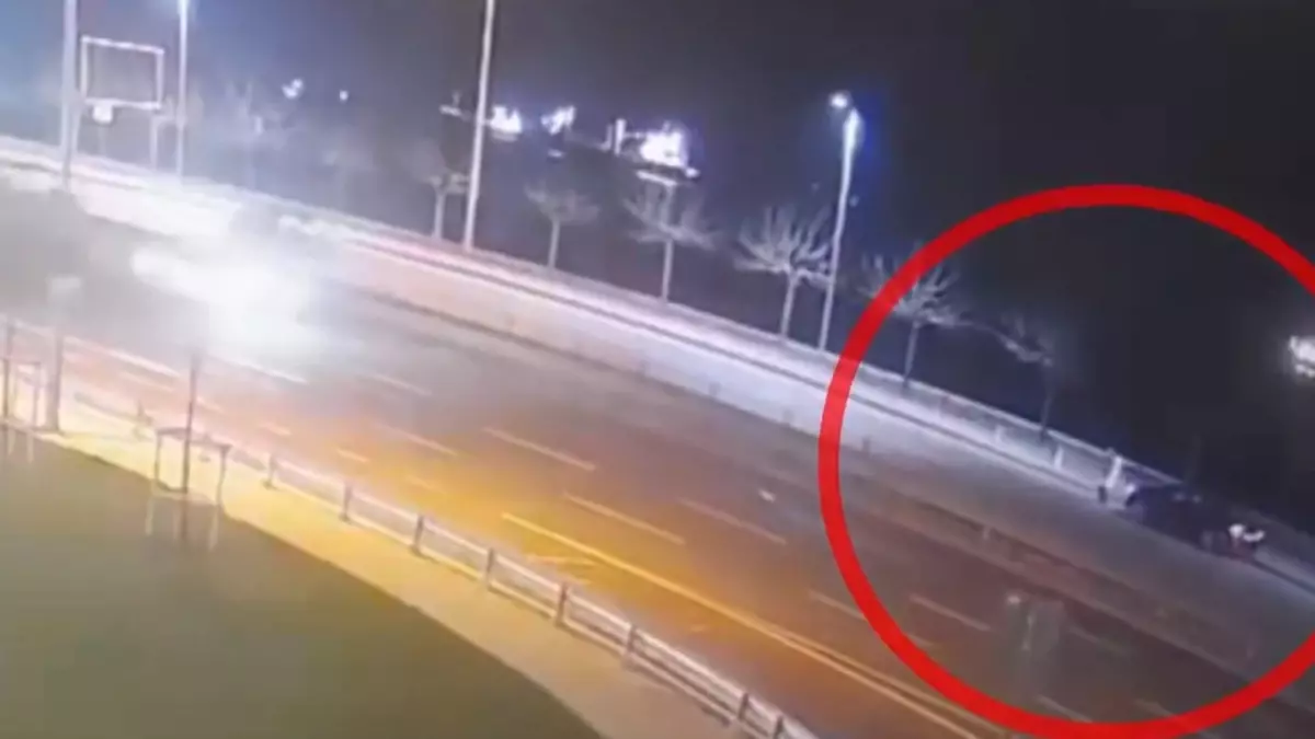 Zeytinburnu'nda Anne ve Kızının Cenazeleri Toprağa Verildi