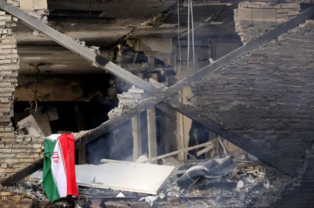 Tahran'da patlama sonrası duman