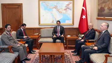 Bakan Güler ve Katar Büyükelçisi toplantı sonrası fotoğrafı