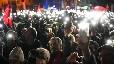 Mitingde kalabalık ve destek