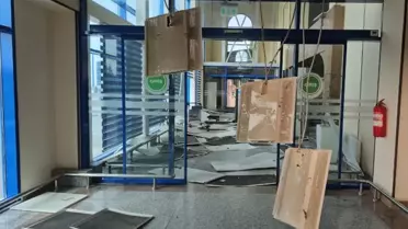 Saldırının ardından hasar gören havalimanı bölgesi