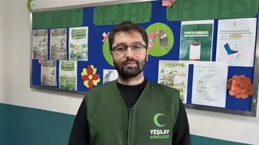 Eğitim sırasında Yeşilay temsilcileri ve öğrenciler