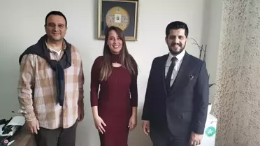 Karanfil ikramı sırasında çekilmiş fotoğraf