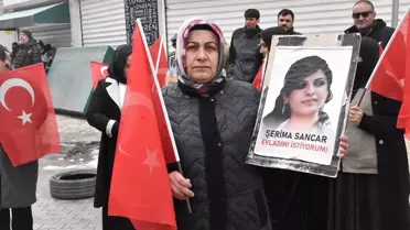 Van’da evlat nöbeti tutan ailelerin duygusal anları