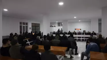 Mahalle iftarları sırasında vatandaşlar ve belediye çalışanları