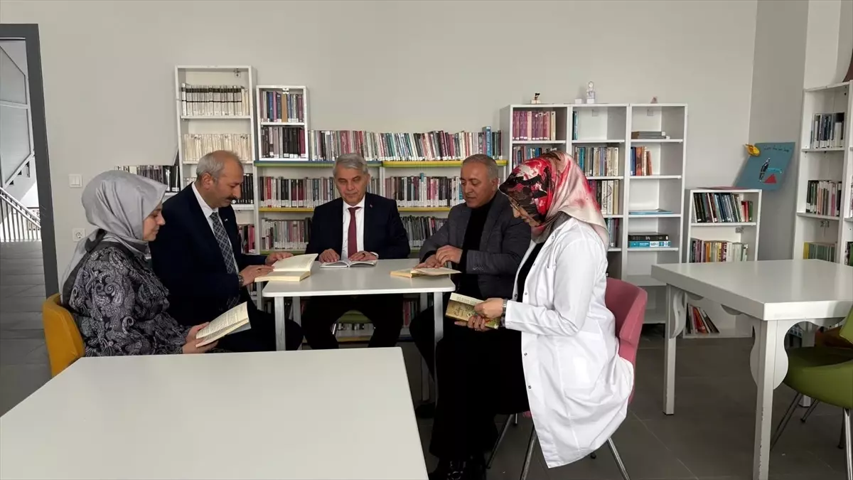 Cumhuriyet Anadolu Lisesi Kütüphanesi 182 Yeni Kitapla Zenginleşti