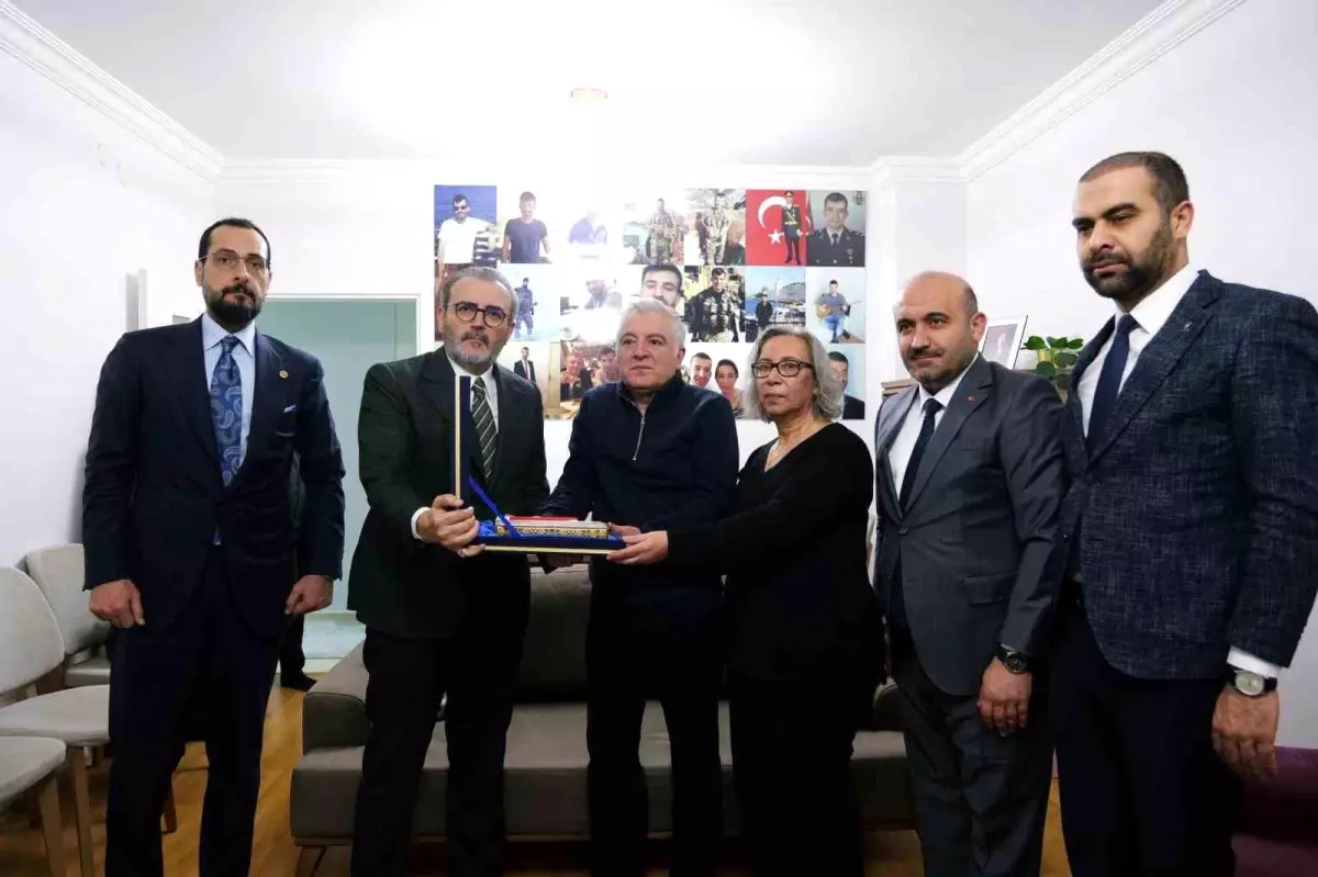 Mahir Ünal, Şehit Onur İlkhan’ın ailesiyle bir arada