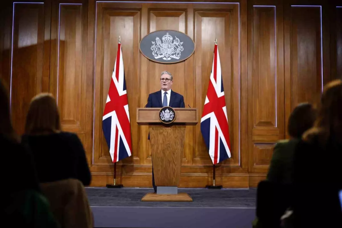 Starmer, Katar’a Dört Yeni Typhoon Uçağı Gönderdiğini Açıkladı