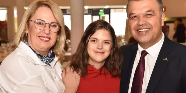 Taziye çiçekleri ve mezar