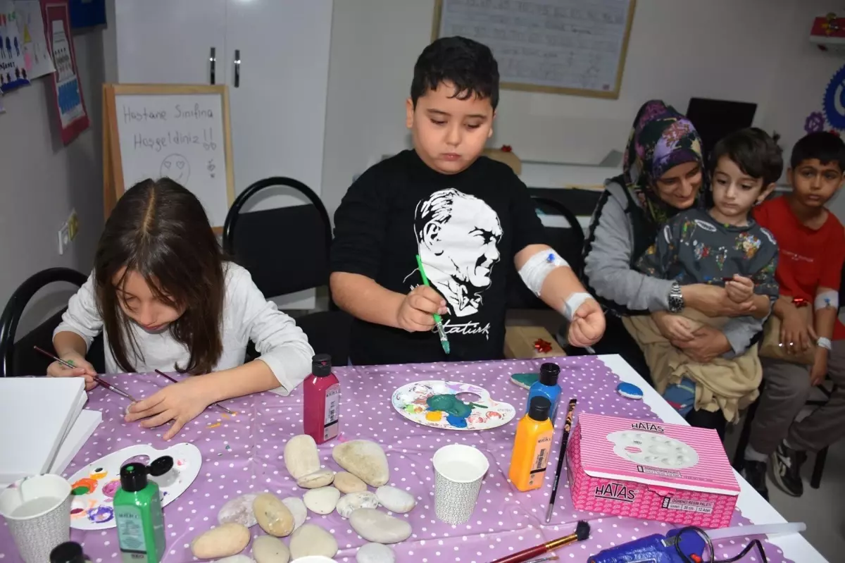 İzmir'de Çocuk Hastalar İçin 'Oyun Her Yerde' Moral Etkinliği