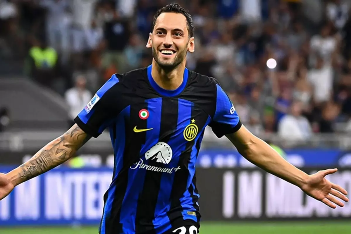 Hakan Çalhanoğlu'nun Bonservis İndirimi: Inter 15 Milyon Euro Teklifini Değerlendiriyor