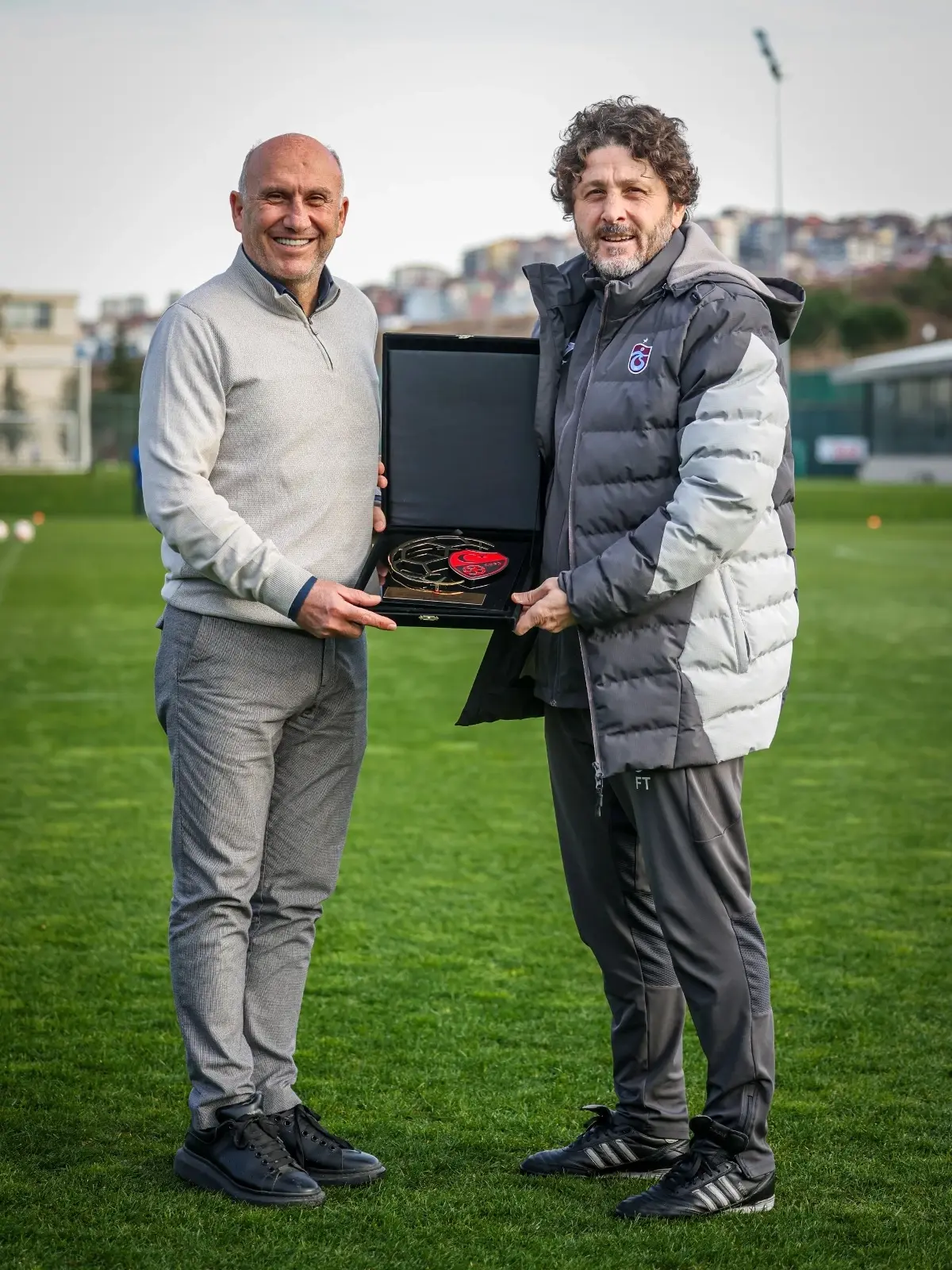 Fatih Tekke'ye Şubat Ayı Sosyal Sorumluluk Ödülü: Trabzonspor'da Gurur Dolu An