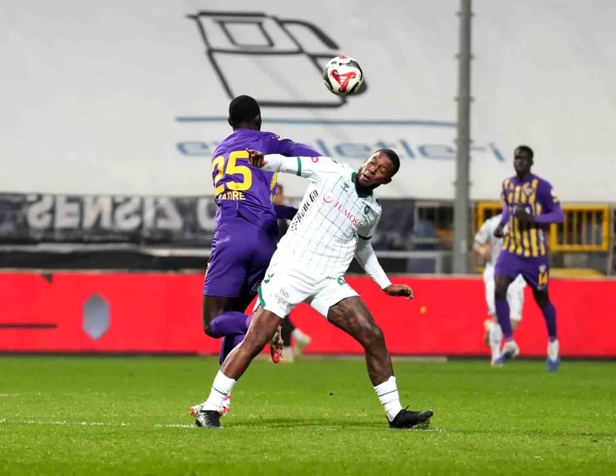 Konyaspor, Eyüpspor'u İlk Yarıda 2-0 Geride Bırakarak Grup Liderliğine Yöneldi