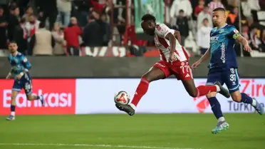 Antalyaspor ve Samsunspor maçından anlık görüntü