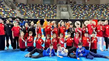 Körfezli karatecilerin madalya töreni