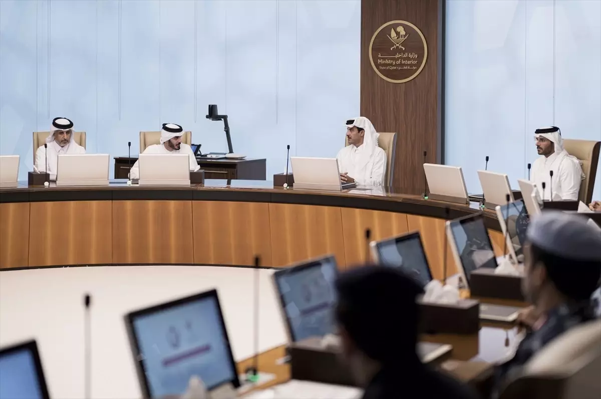 Katar Emiri Al Sani, Ulusal Kriz Yönetim Merkezi'ni İnceledi