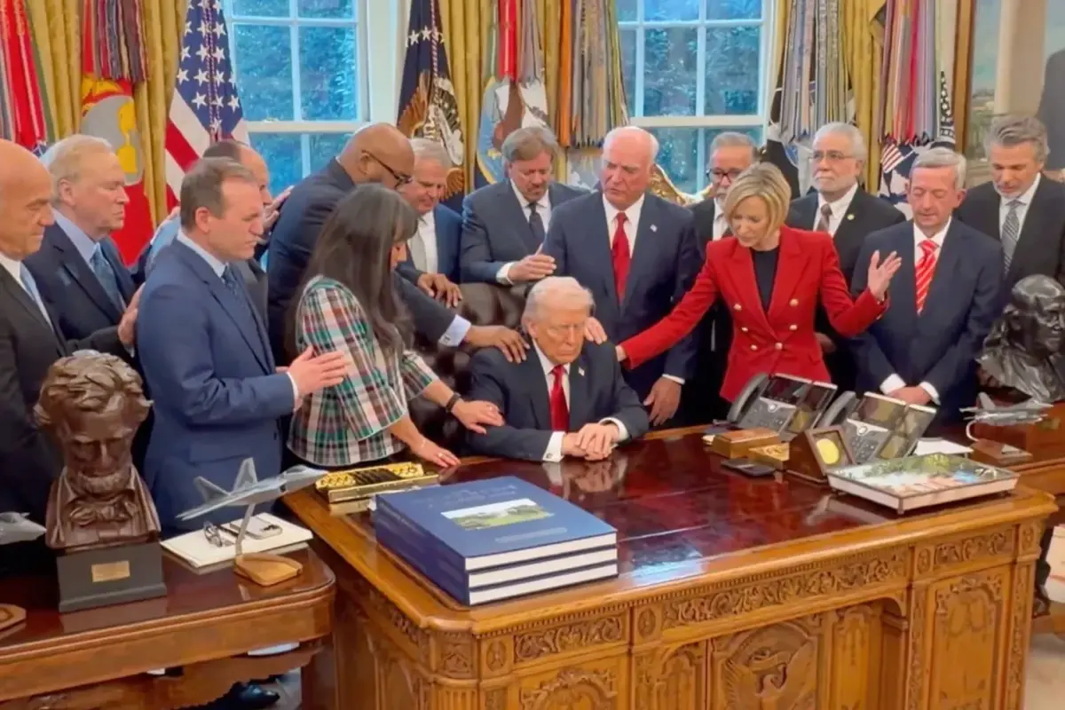 Oval Ofis'te Evangelist Papazlar Trump İçin Dua Toplantısı Düzenledi