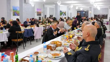 Yetim çocukların iftar sofrası