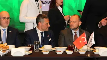 MÜSİAD Genel Başkanı Özdemir sahnede