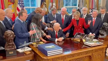 Oval Ofis'te toplu dua anı