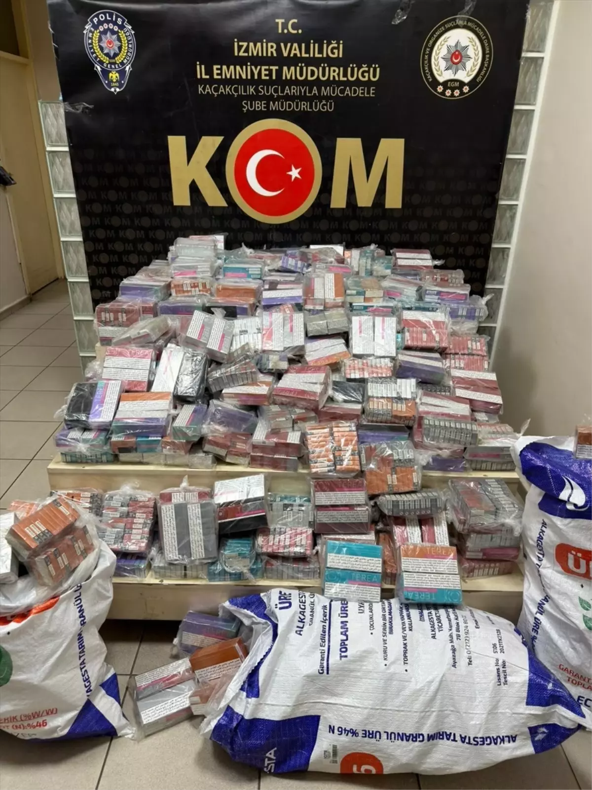 İzmir Kemalpaşa’da 8.500 Paket Kaçak Sigara Gözaltına Alındı