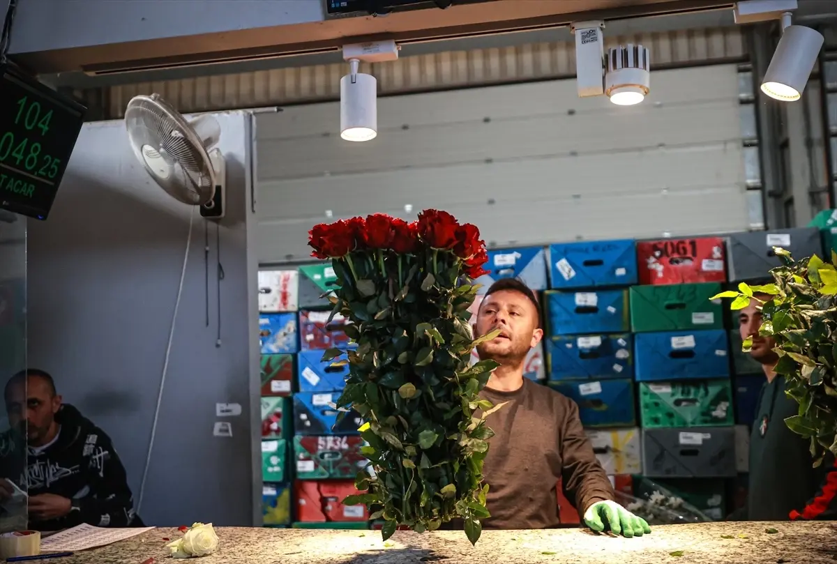 Kadınlar Günü'nde Çiçek Mezatları 5 Kat Artışla Canlandı: Adana ve Mersin'de Rekabet Zirve Yapıyor