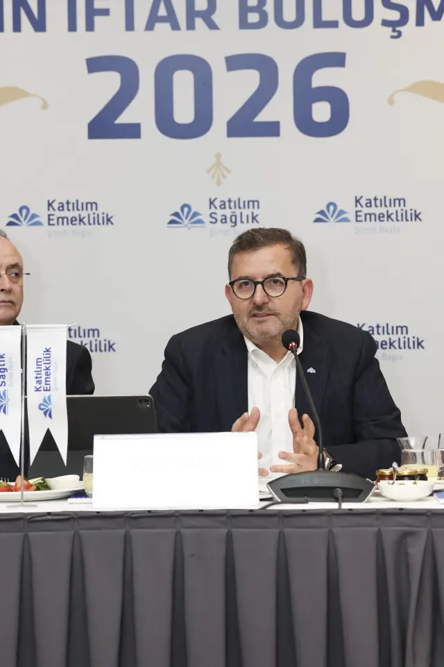 Ayhan Sincek konuşurken