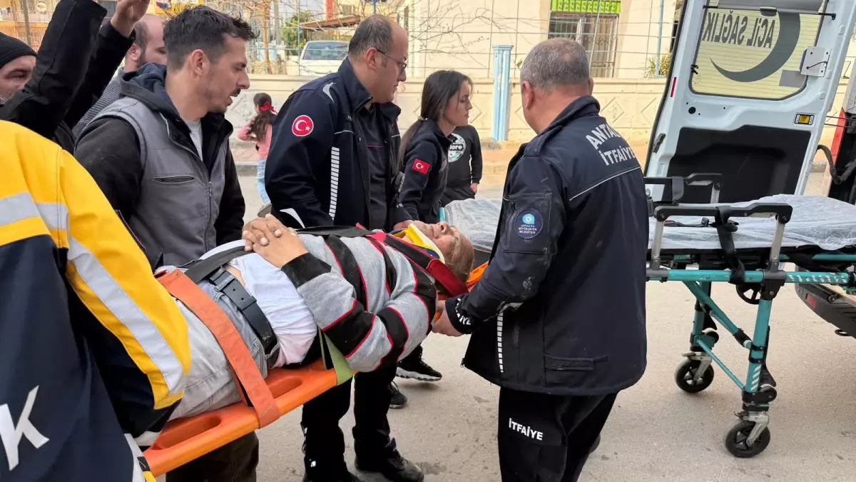 Antalya’da Asansör Kapısı Açılırken 65 Yaşındaki Adam 5 Metreden Düşerek Yaralandı