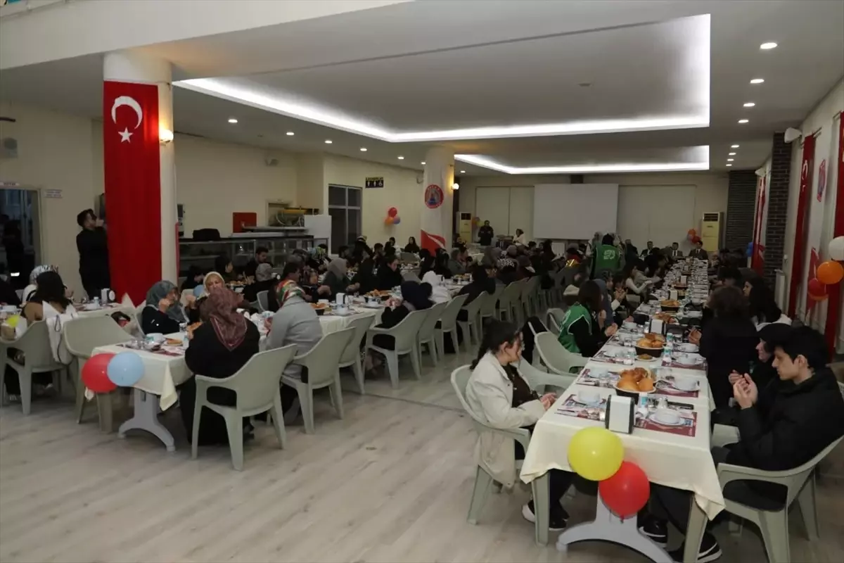 Bafra’da Yetim Çocuklar İçin Düzenlenen Sıcak İftar Etkinliği