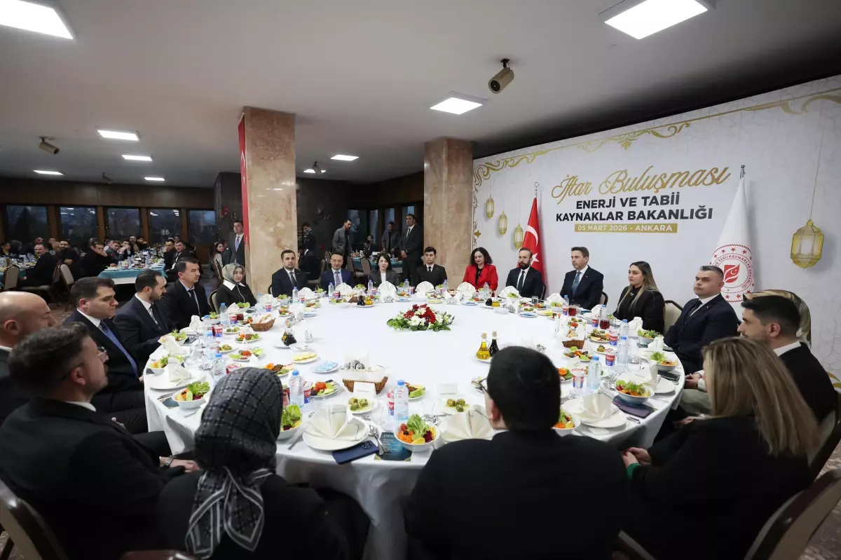 Enerji Bakanı Bayraktar, Bakanlık Çalışanlarıyla İftar Sofrasında Buluştu