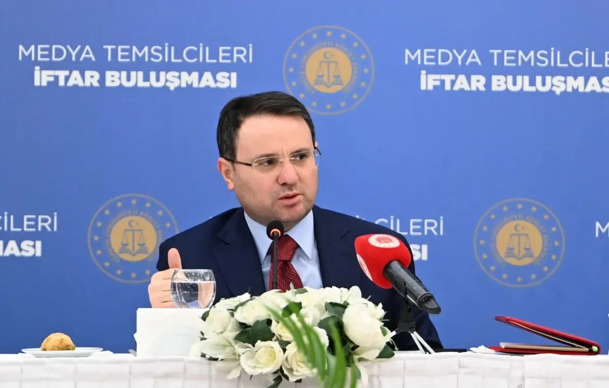 Adalet Bakanı Gürlek, Basınla İftar Buluşmasında Teşekkürlerini Sunuyor