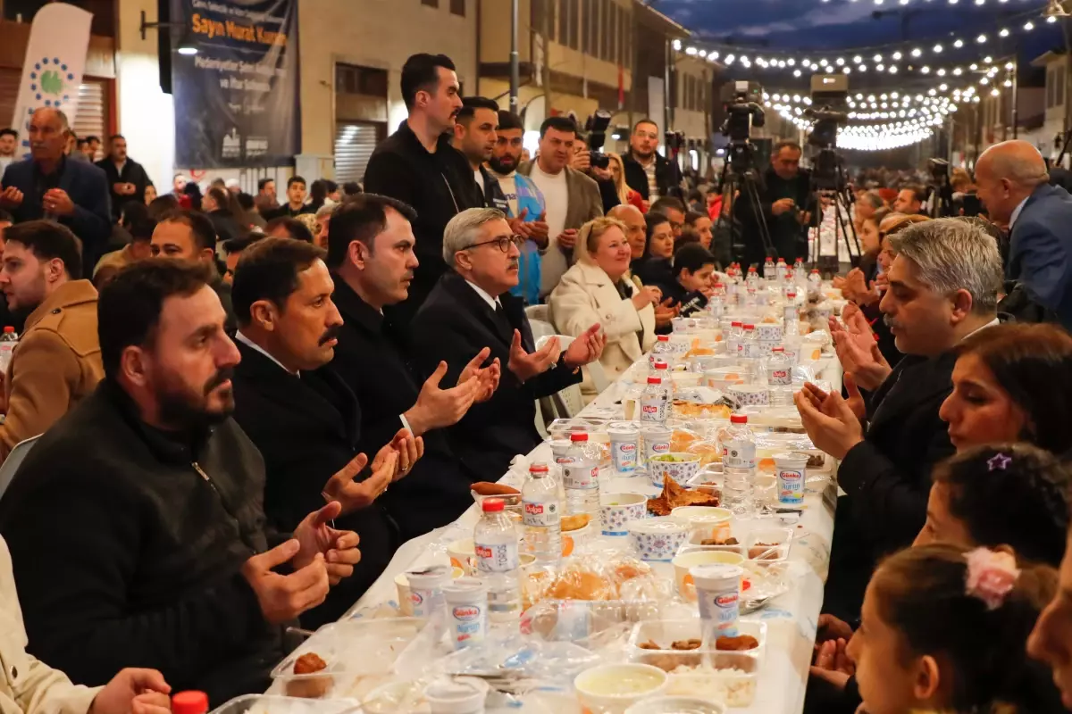 Bakan Kurum, Hatay'da İftar Buluşmasıyla Yeniden Doğuş Mesajı Verdi