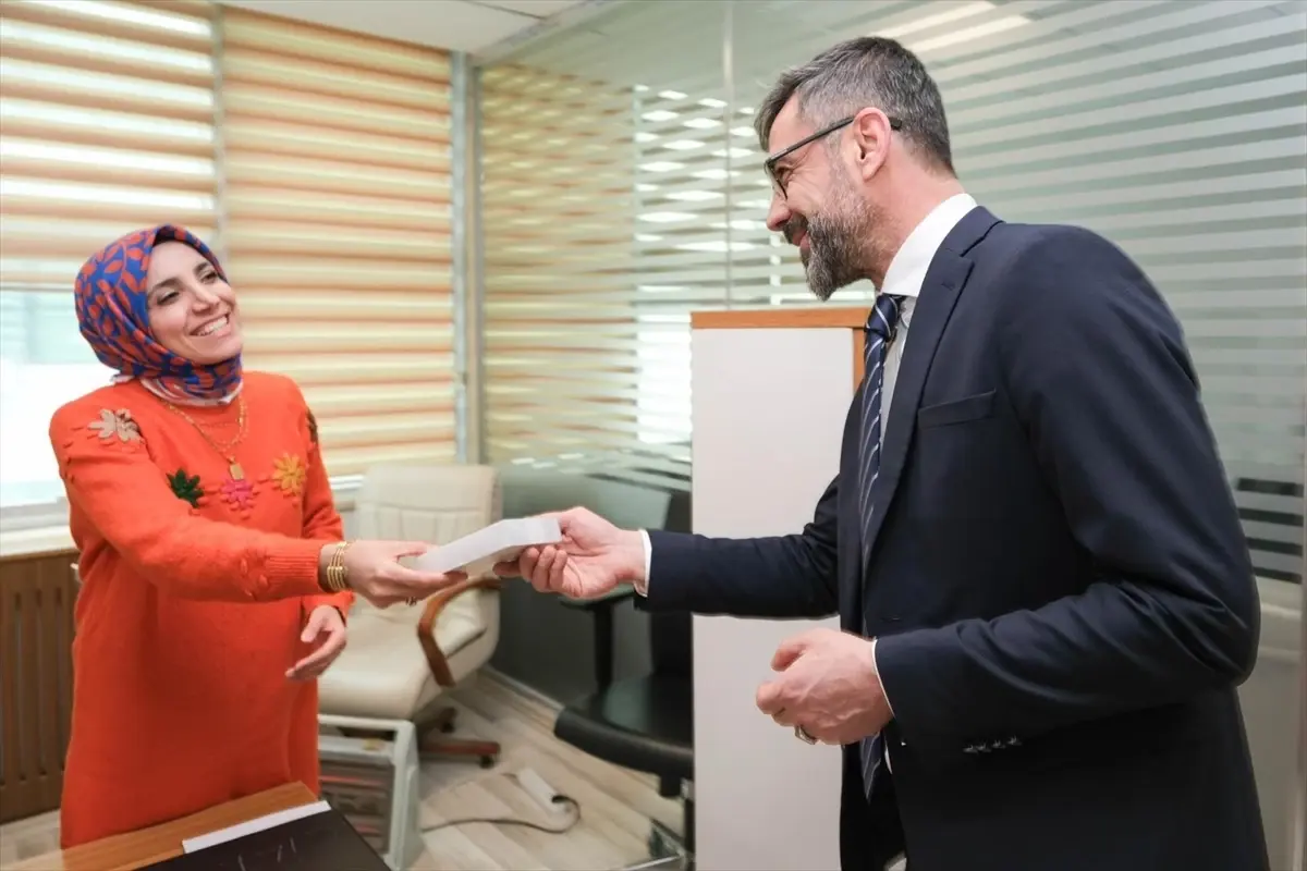 Belediye Başkanı Tanğlay, Kadınlar Günü'nde Çalışan Kadınları Ziyaret Etti