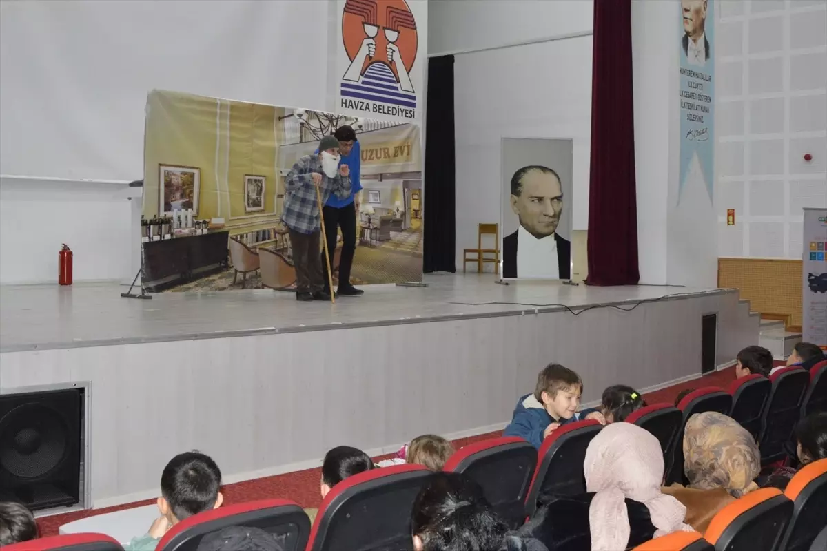 Havza’da Dijital Bağımlılık Temalı “Tablet Ahmet” Performansı İzleyicileri Etkiledi