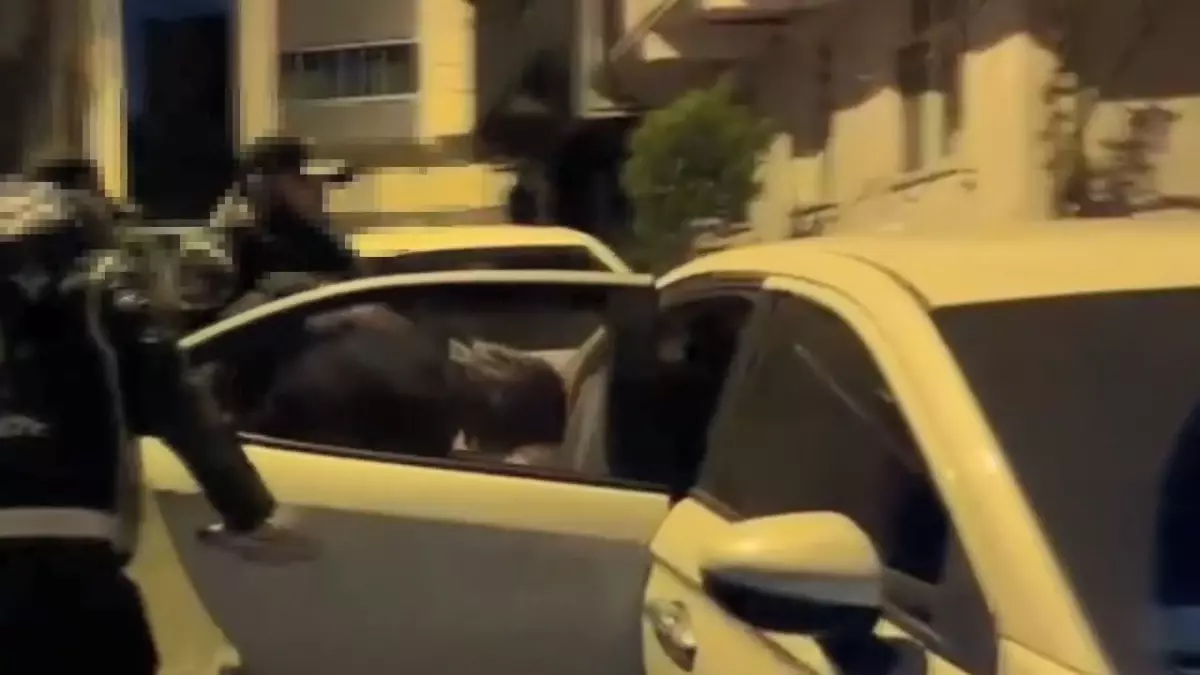 İstanbul’da 10 Şüpheliyi Yakalayan Emniyet Operasyonu