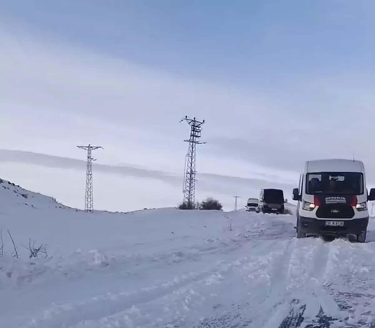 Kars'ta Şiddetli Kar Fırtınası Yolculukları Felç Etti
