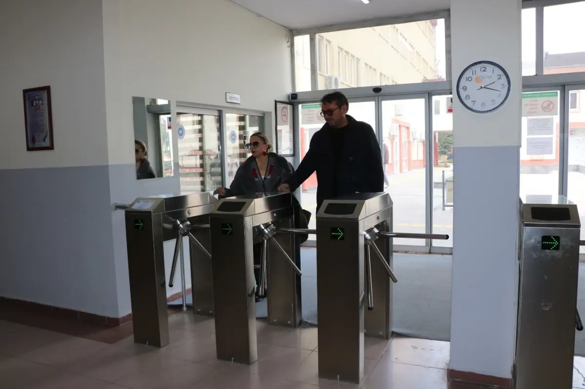 Emekli Gazeteciler Üniversitede Sınıf Arkadaşı Oldu: Aytül ve Mehmet Öztürk'ün Yeni Öğrenim Serüveni