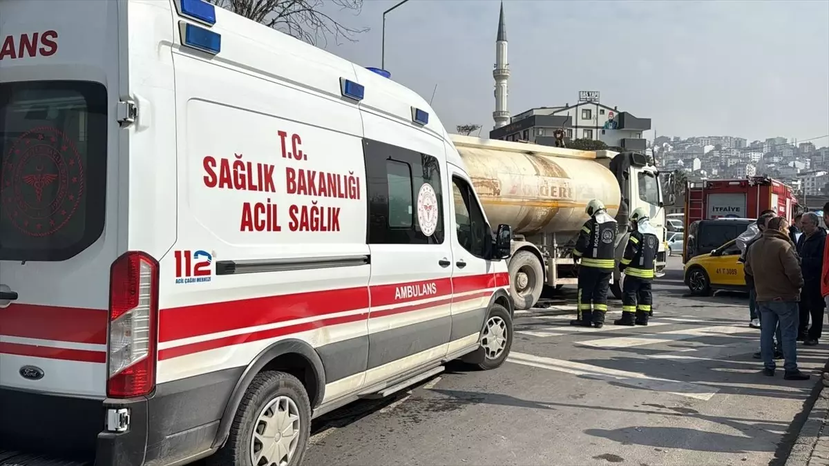 Çayırova'da Su Tankeri Yaya Geçidi'nde Çarptı, 17 Yaşındaki Kız Ağır Yaralandı