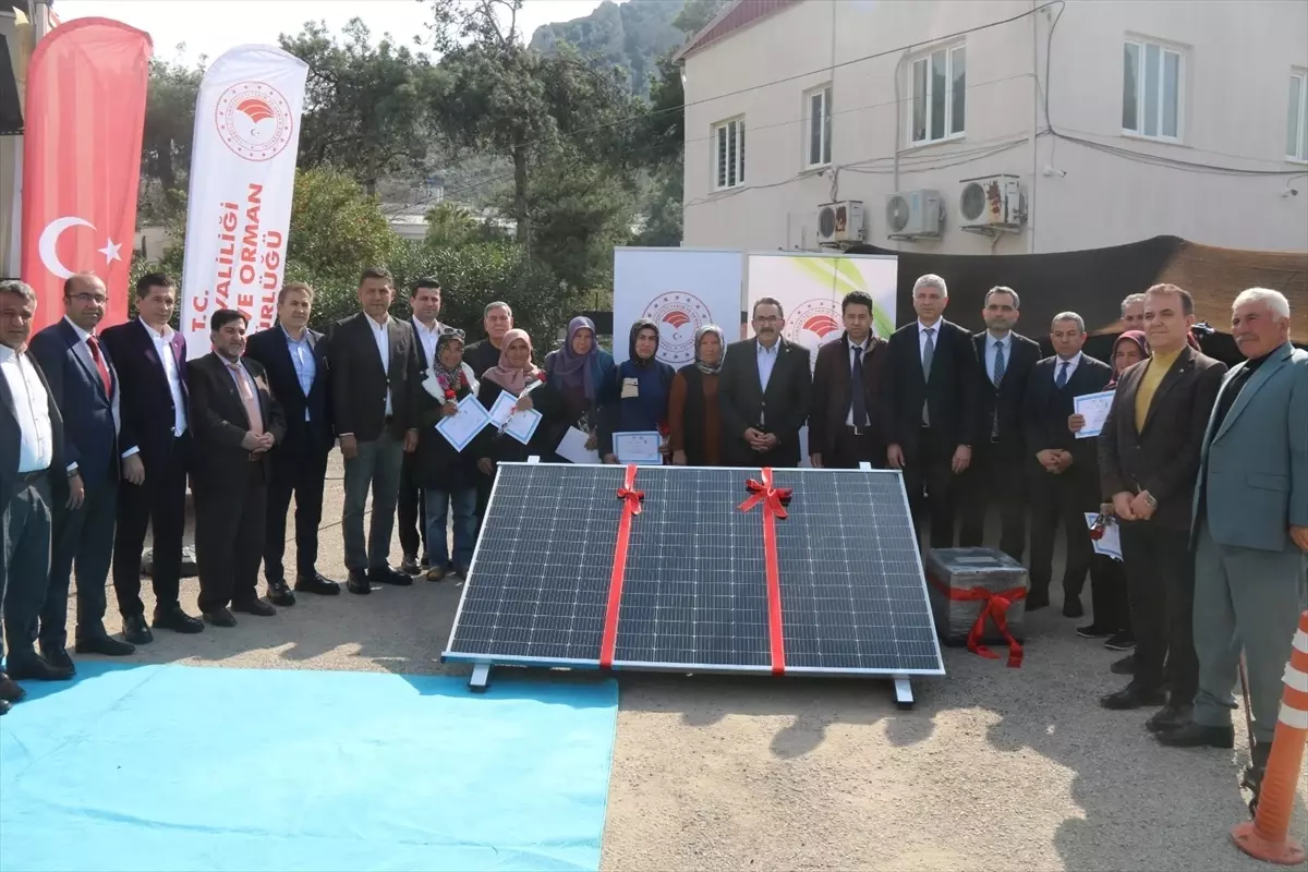 Kozan’da 184 Üreticiye Taşınabilir Güneş Paneli Dağıtıldı