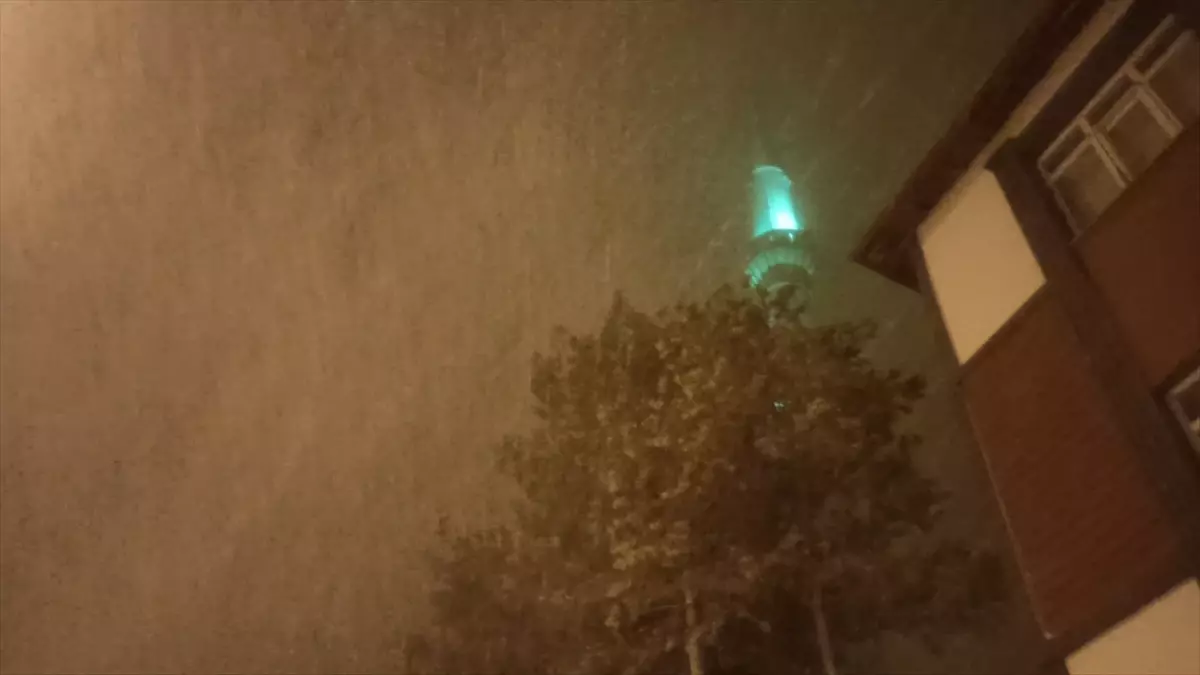 Tokat'ta Şiddetli Kar Yağışı Trafiği Felçledi