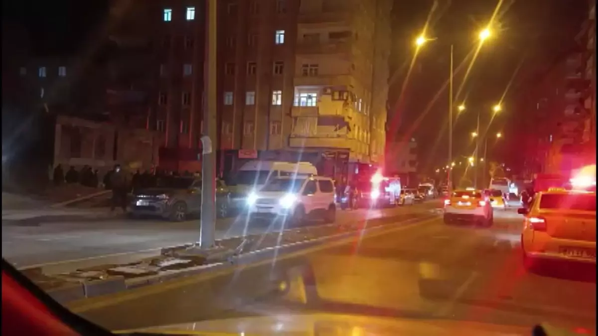Diyarbakır Bağlar’da 8 Katlı Apartmanda Zeminde Kayma İddiasıyla Tahliye