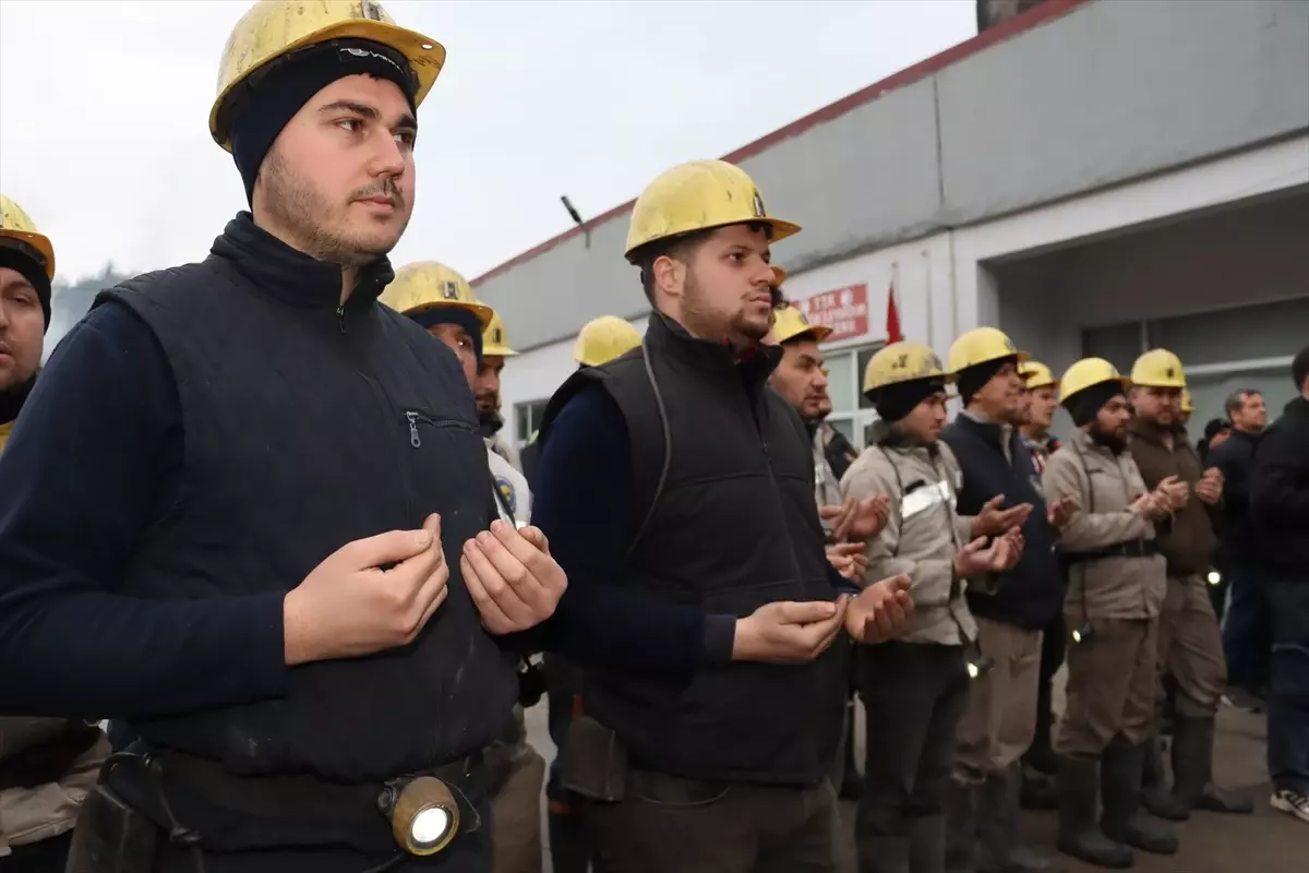 Zonguldak'ta 1983 Grizu Faciası Şehitleri Anıldı: 103 Madenciye Saygı Duruşu