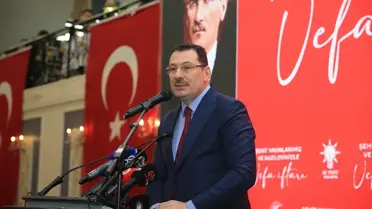 İftar programı sırasında Bakan Gürlek ve aileler